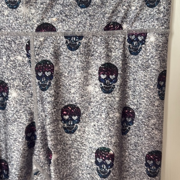 Gray Skull Print Leggings TEREZ NY size large - Picture 2 of 3